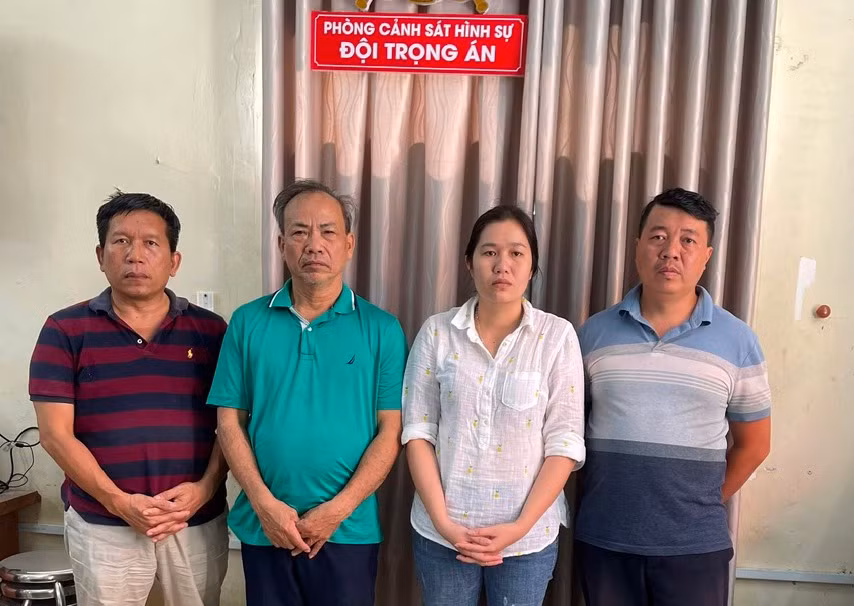 Triệt phá nhiều nhóm tín dụng đen móc nối nhân viên ngân hàng cho vay, thu lợi hàng chục tỷ đồng -0