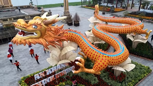 Độc đáo “song long chầu Nguyệt” ở xứ Huế