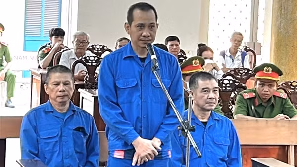 Cái giá phải trả cho việc tiếp tay "trùm buôn lậu" Mười Tường