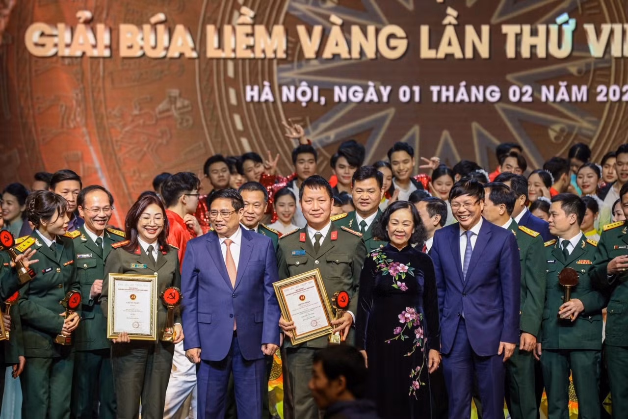Trao Giải Búa liềm vàng năm 2023: Báo CAND đoạt 1 Giải B, 1 Giải C và Giải tác phẩm xuất sắc nhất về chống DBHB
