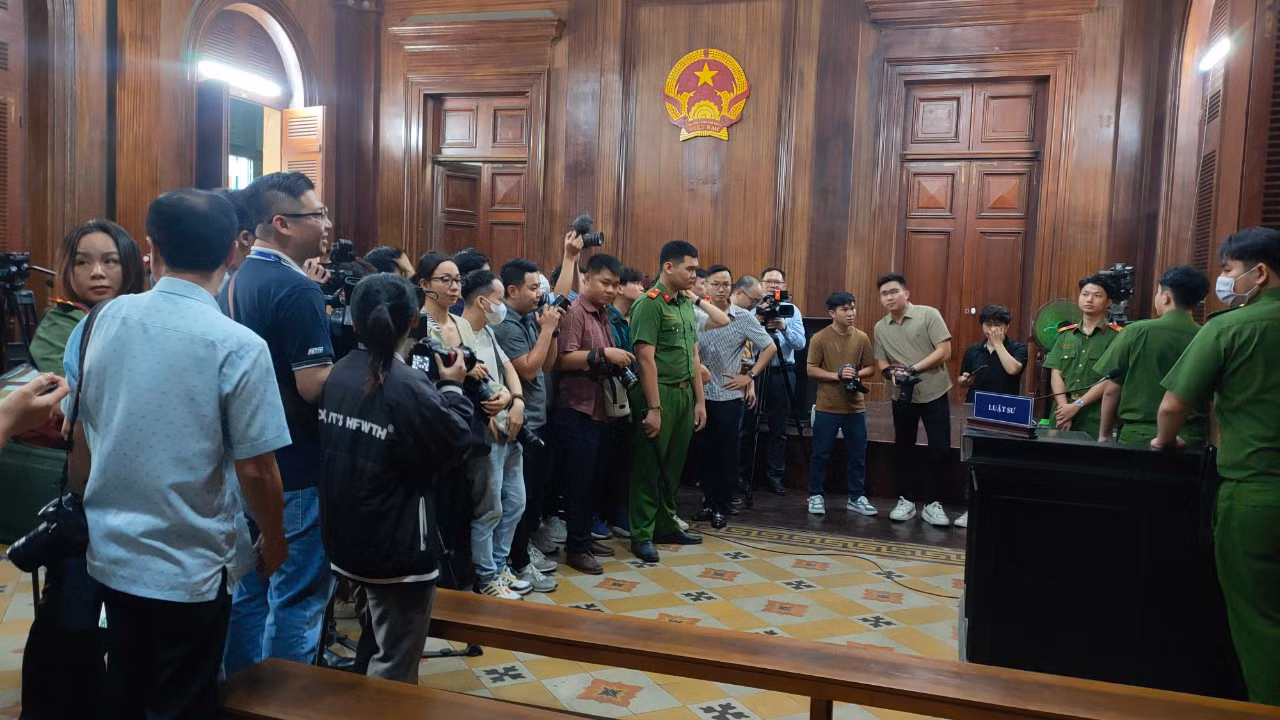 Tự tin thái quá, người mẫu Ngọc Trinh phải trả giá -0