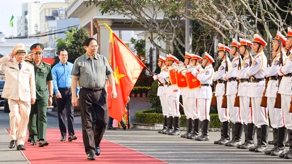 Thủ tướng Phạm Minh Chính thăm, chúc Tết lực lượng vũ trang TP Cần Thơ