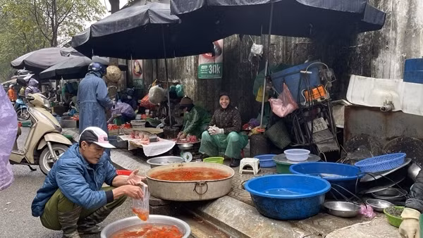 Sức mua chậm trên thị trường đồ lễ cúng ông Công, ông Táo