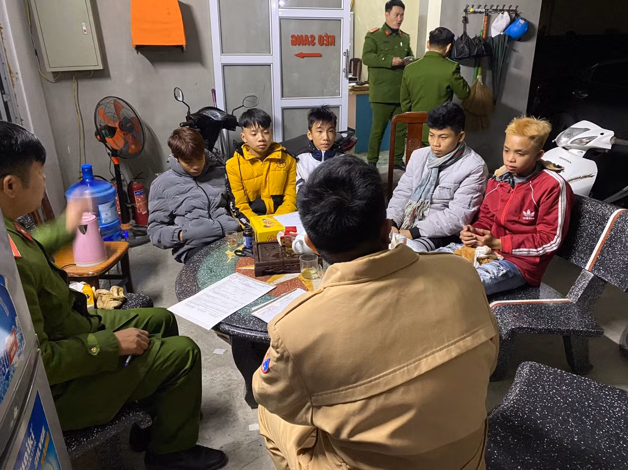 CSGT đón Tết ngoài đường đêm giao thừa -7