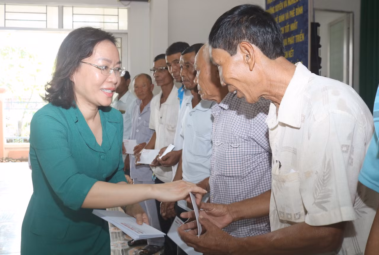 Góp chút tình xuân với quê hương Vĩnh Long -0
