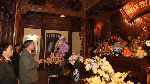 Bộ trưởng Tô Lâm thăm, chúc Tết thân nhân gia đình cố Chủ tịch nước Trần Đại Quang