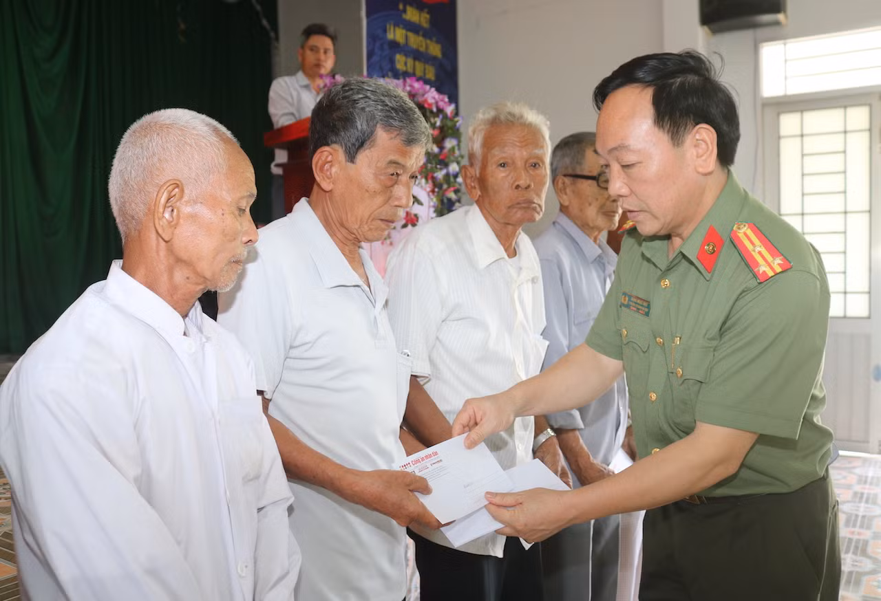 Góp chút tình xuân với quê hương Vĩnh Long -0