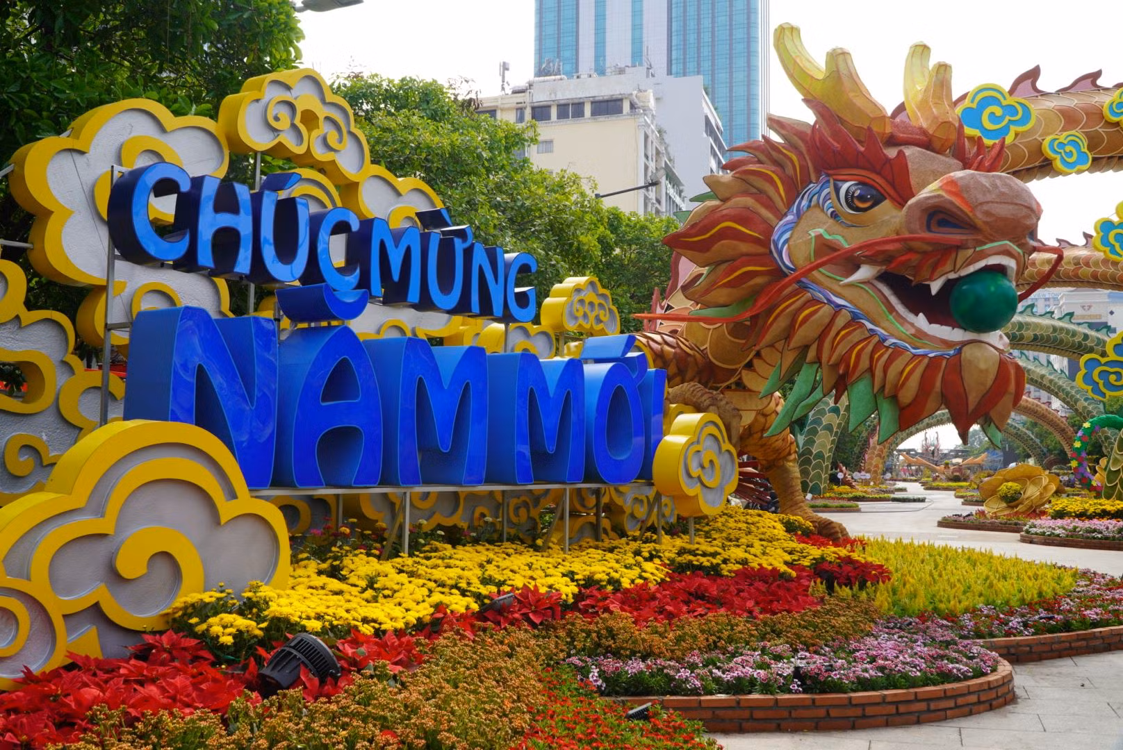 Đặc sắc đường hoa Nguyễn Huệ Tết Giáp Thìn 2024 tại TP Hồ Chí Minh -0