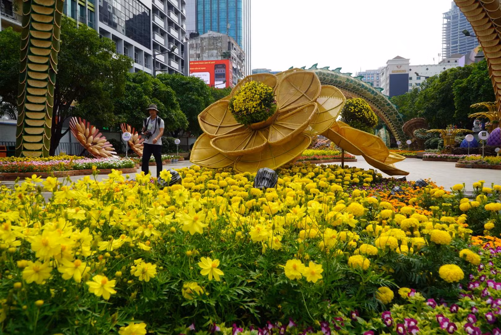 Đặc sắc đường hoa Nguyễn Huệ Tết Giáp Thìn 2024 tại TP Hồ Chí Minh -0