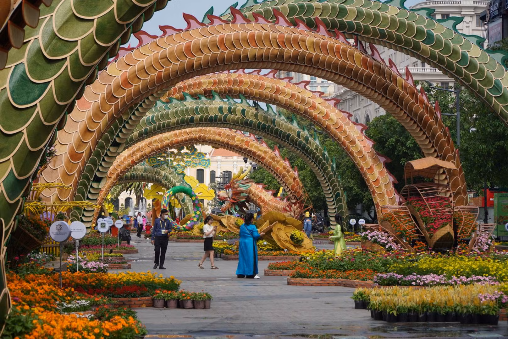 Đặc sắc đường hoa Nguyễn Huệ Tết Giáp Thìn 2024 tại TP Hồ Chí Minh -0