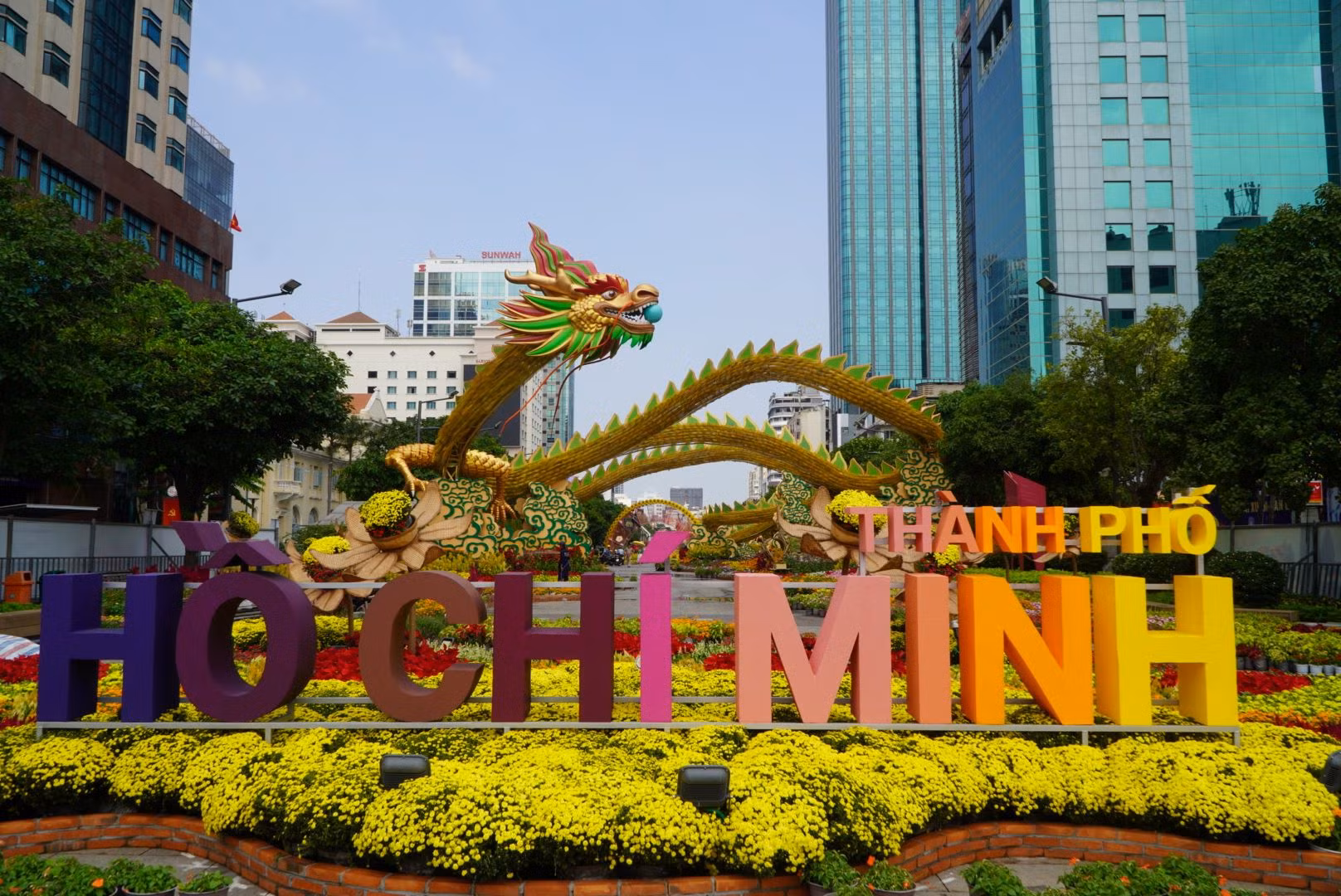 Đặc sắc đường hoa Nguyễn Huệ Tết Giáp Thìn 2024 tại TP Hồ Chí Minh -0