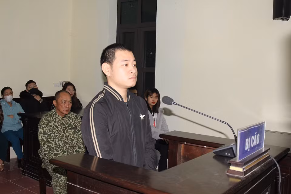 Lĩnh 12 tháng tù vì cất giữ hơn 9kg pháo nổ -0