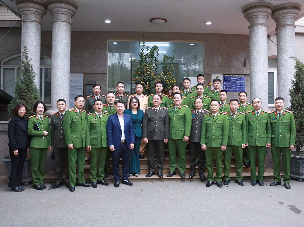 Thứ trưởng Trần Quốc Tỏ kiểm tra công tác ứng trực và chúc Tết một số đơn vị -2