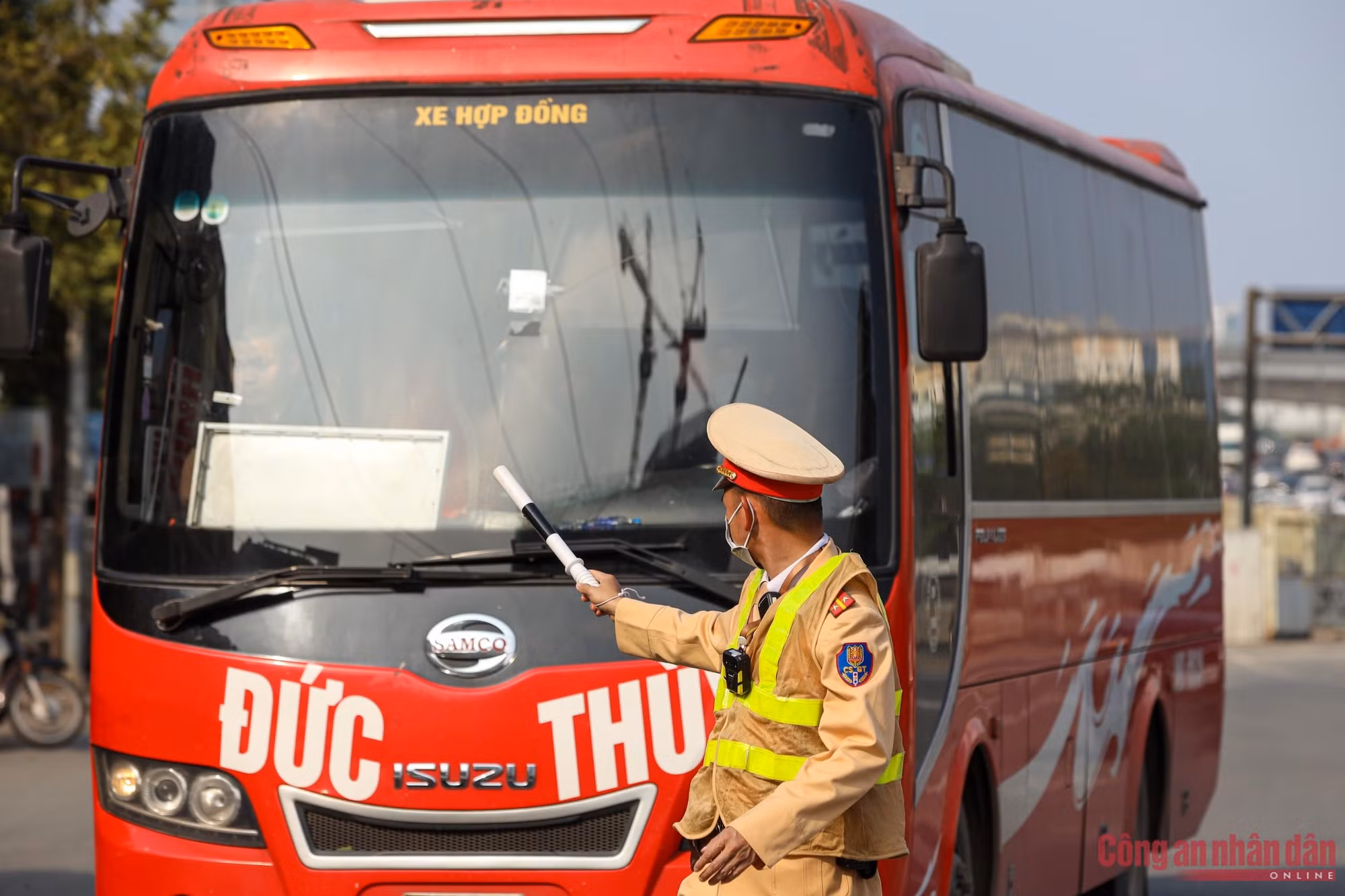 Cận Tết Nguyên đán, CSGT Hà Nội tăng cường xử lý xe khách vi phạm ảnh 6 Cận Tết Nguyên đán, CSGT Hà Nội tăng cường xử lý xe khách vi phạm -0