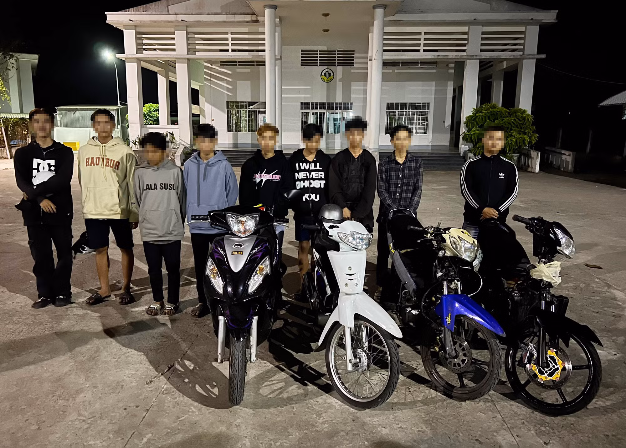 CSGT vây bắt nhóm thanh thiếu niên -0