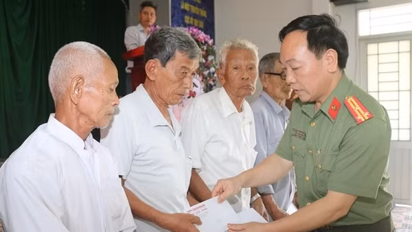 Góp chút tình xuân với quê hương Vĩnh Long