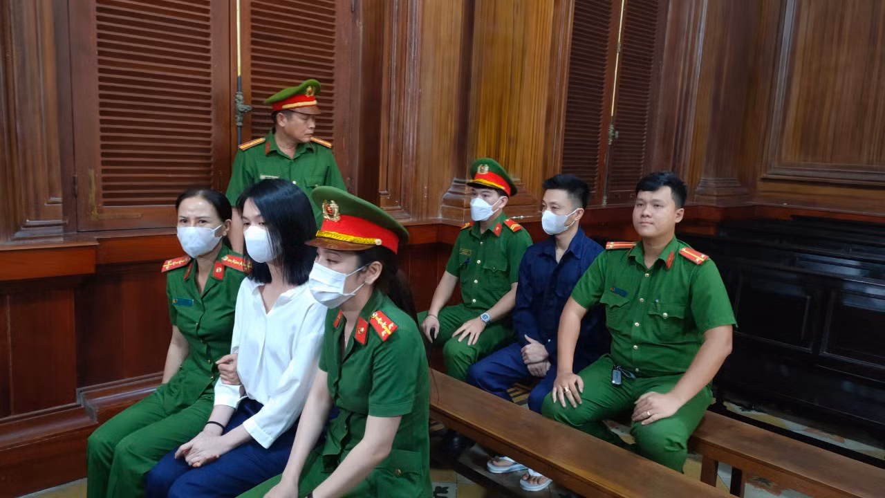Người mẫu Ngọc Trinh nghĩ đường đi là nơi tập lái xe -0