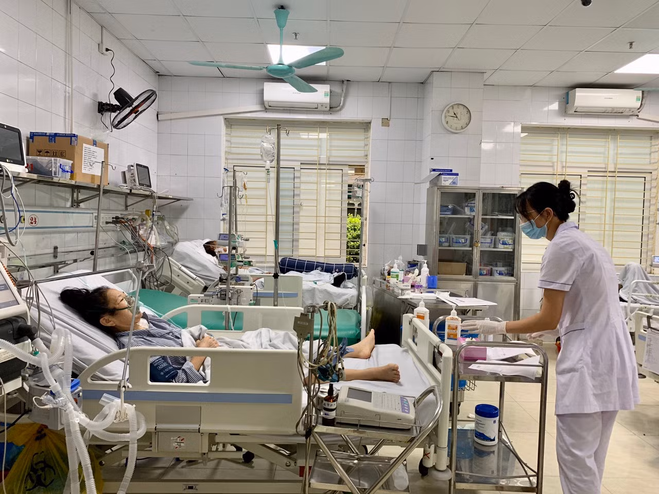 Bác sĩ Bệnh viện 19-8 xuyên Tết cấp cứu người bệnh -0