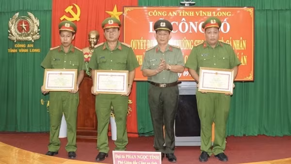 Khen thưởng tập thể, cá nhân khám phá nhanh vụ giết người phân xác ở Vĩnh Long