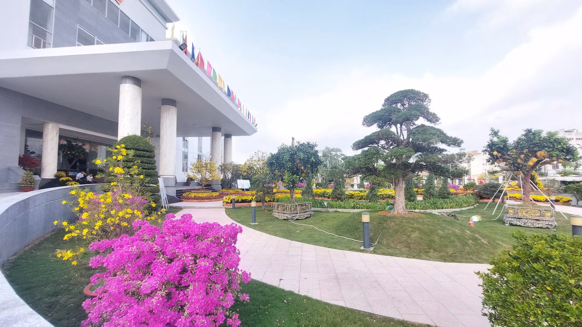 Năm thứ 2, Sóc Trăng đón người dân tham quan trụ sở UBND tỉnh nhân dịp đầu xuân -0