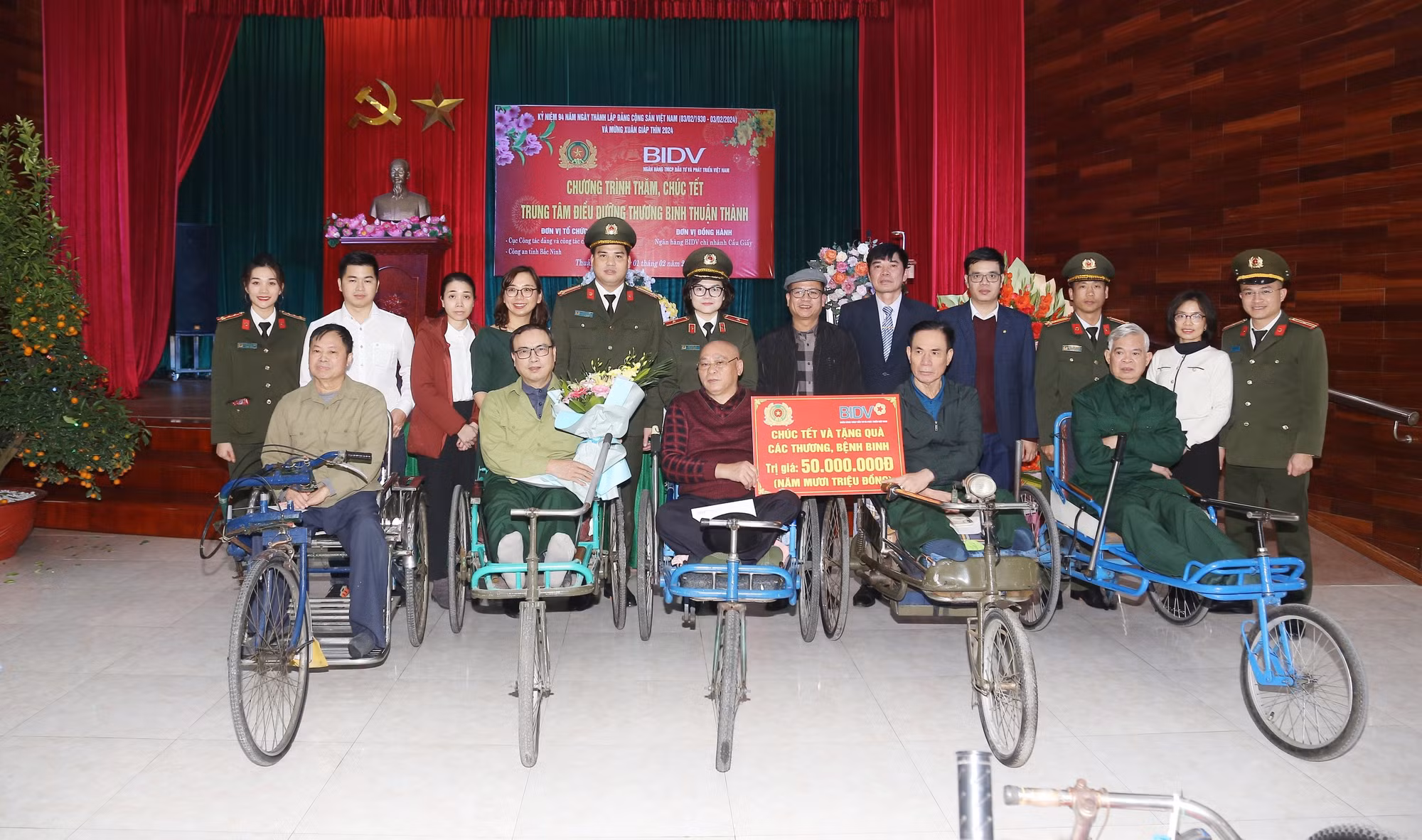 Tri ân 93 thương, bệnh binh, người có công tại Thuận Thành, Bắc Ninh -0