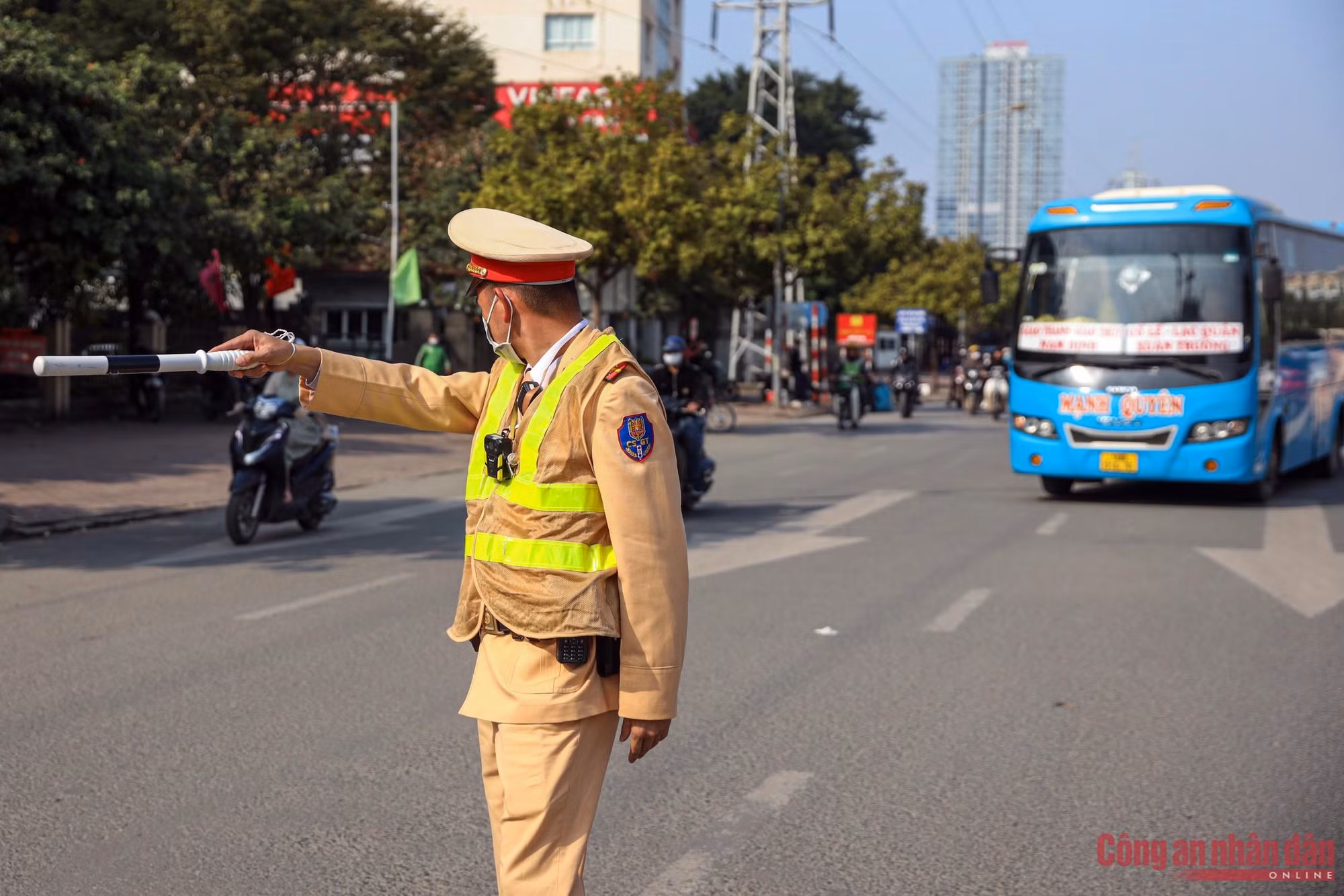 Cận Tết Nguyên đán, CSGT Hà Nội tăng cường xử lý xe khách vi phạm ảnh 2 Cận Tết Nguyên đán, CSGT Hà Nội tăng cường xử lý xe khách vi phạm -0