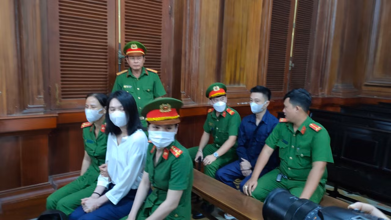 Tự tin thái quá, người mẫu Ngọc Trinh phải trả giá -0