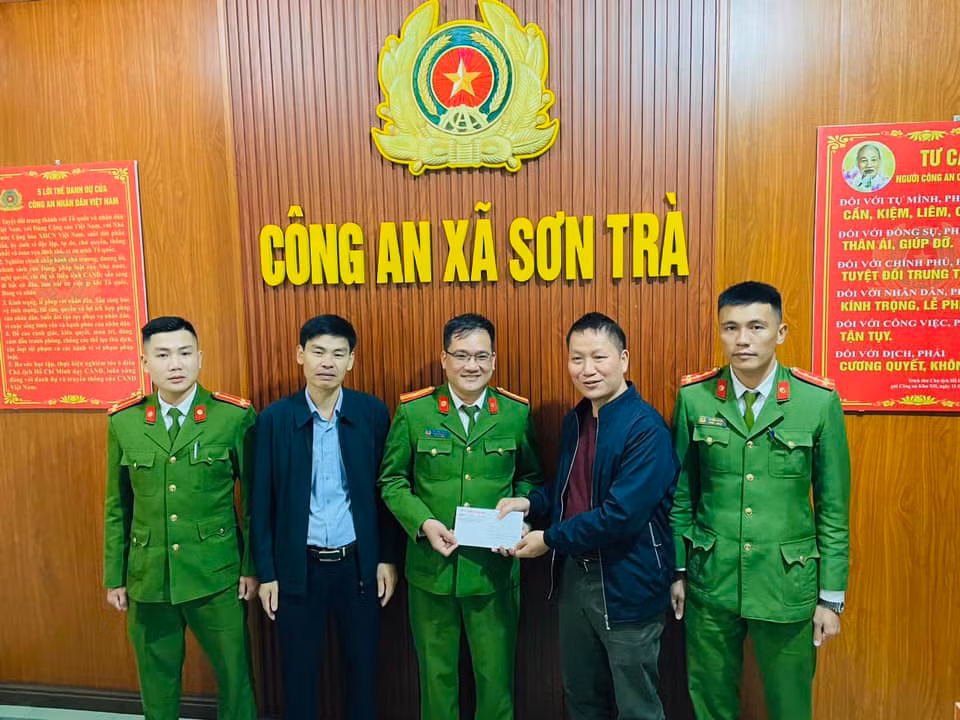 Báo CAND trao tặng quà tết “Xuân yêu thương năm 2024” -0