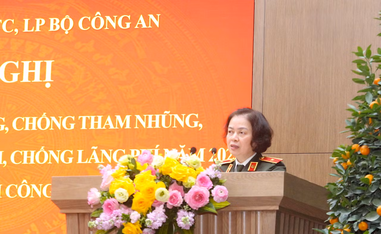 Một số đại biểu tham luận tại hội nghị.