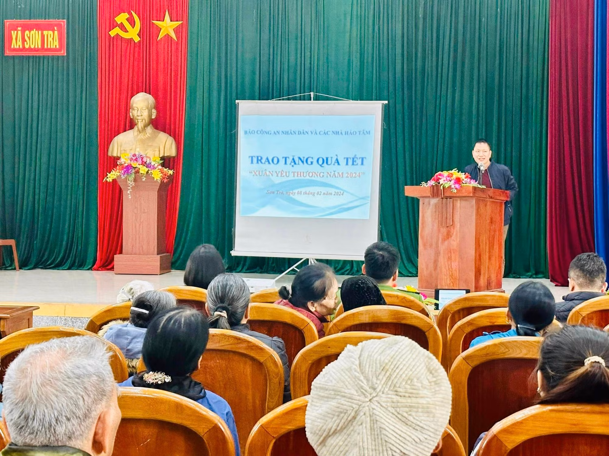 Báo CAND trao tặng quà tết “Xuân yêu thương năm 2024” -0