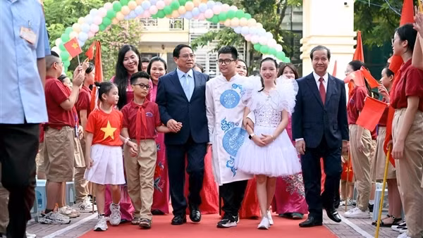 Thủ tướng Phạm Minh Chính dự khai giảng với thầy trò trường PTCS Nguyễn Đình Chiểu