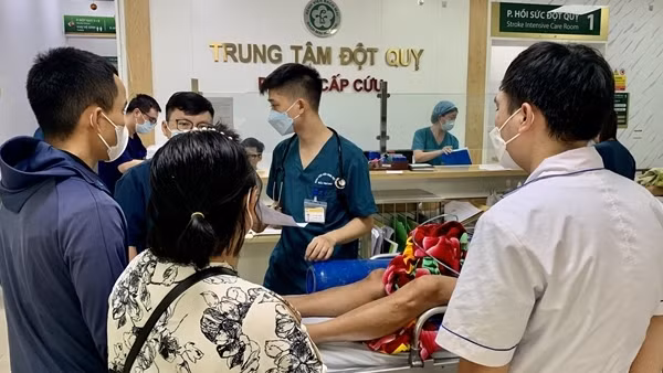 Nhiều bệnh viện tạm dừng khám theo yêu cầu, tập trung mọi nguồn lực cấp cứu người bệnh
