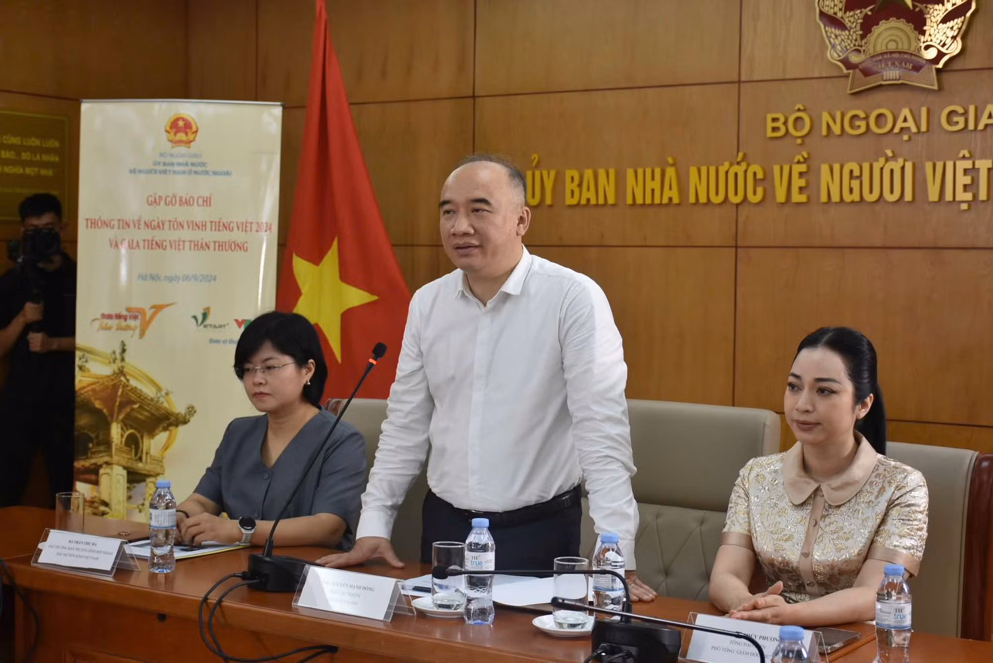 Xây dựng tủ sách Việt cho cộng đồng người Việt Nam ở nước ngoài -0