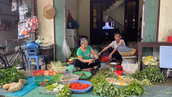 Sáng 8/9, giá rau xanh đắt gấp đôi ngày thường