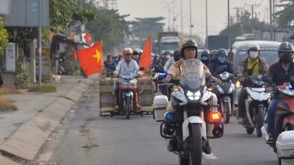 Xuyên đêm, xuyên lễ để những chuyến xe về miền Tây an toàn