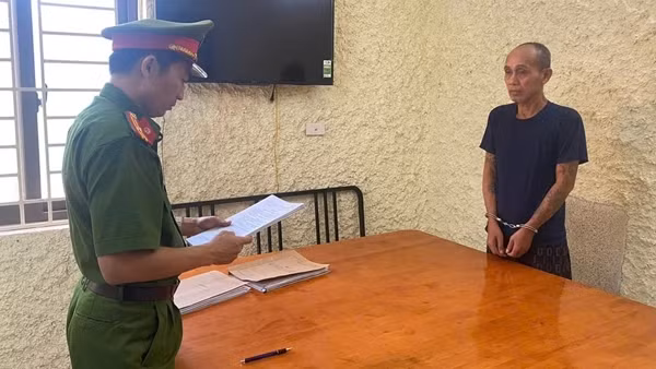 Đối tượng 3 tiền án tiếp tục bị khởi tố vì chống người thi hành công vụ