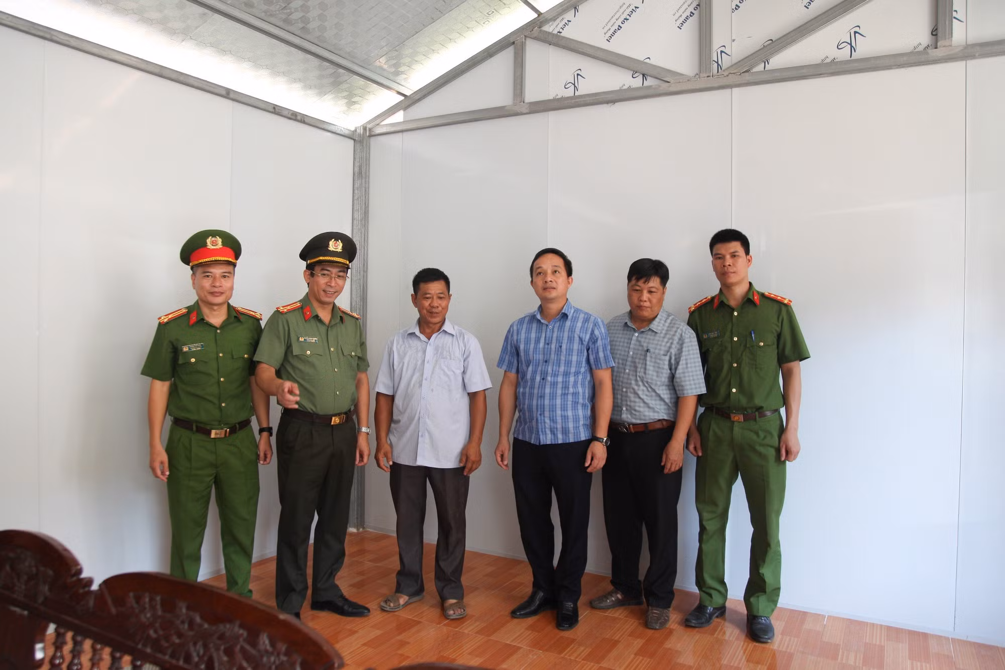 Kịp thời bàn giao nhà ở cho gia đình bị ảnh hưởng bởi thiên tai trước khi bão số 3 ập đến -0