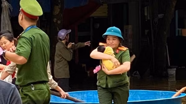 Bộ Công an ra công điện khắc phục sự cố sập cầu Phong Châu và hậu quả mưa, lũ