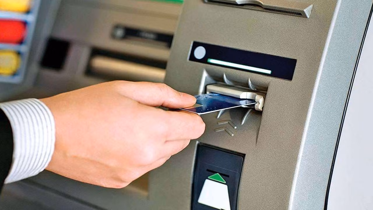 Nghiên cứu miễn giảm phí dịch vụ ngân hàng cho người nhận trợ cấp xã hội -0