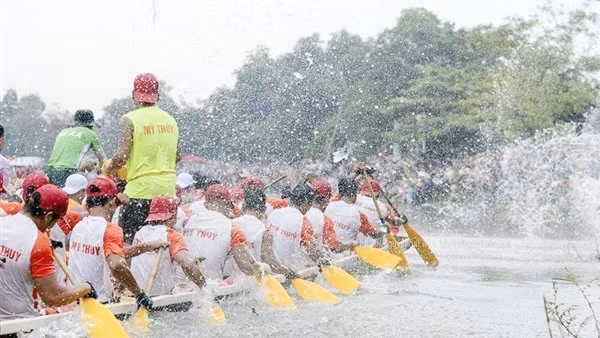 Rộn ràng hội đua thuyền&nbsp;Lệ Thủy