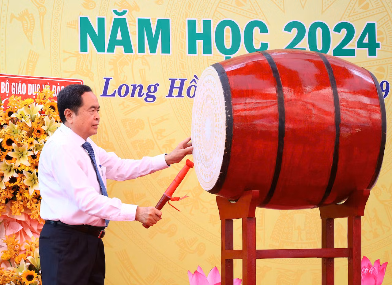 Chủ tịch Quốc hội dự Lễ khai giảng tại Vĩnh Long -0