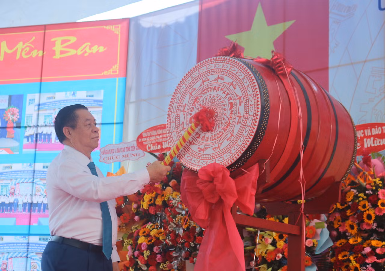 Chủ tịch Quốc hội dự Lễ khai giảng tại Vĩnh Long -1