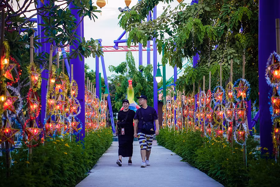 Giới trẻ đón Trung thu “sớm” tại Da Nang Downtown -0