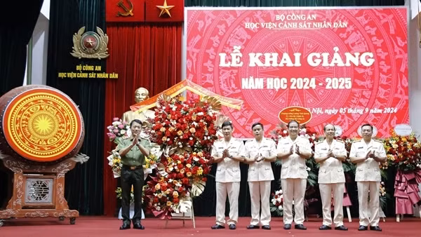 Bộ trưởng Lương Tam Quang dự khai giảng năm học mới tại Học viện CSND