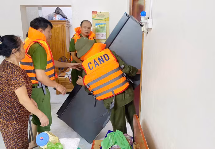 Công An tỉnh Tuyên Quang huy động tối đa lực lượng hỗ trợ người dân -0