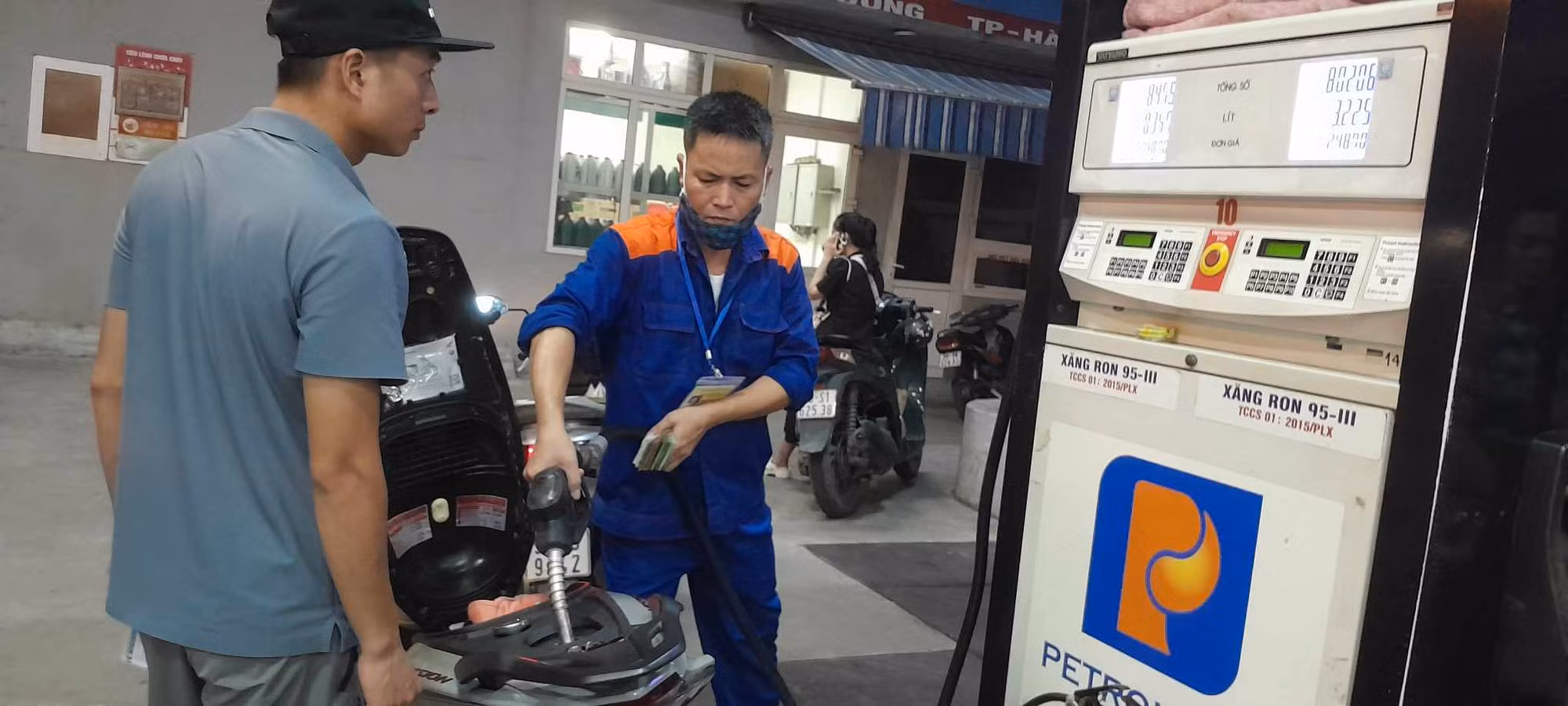 Hệ thống cửa hàng xăng dầu cơ bản hoạt động bình thường sau bão số 3 -0