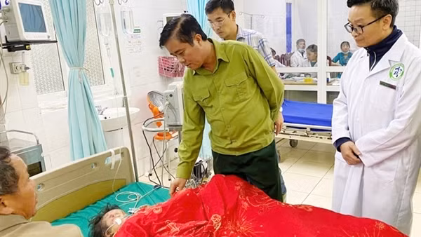 Sạt lở đất đá vùi lấp 4 ngôi nhà ở Lào Cai, 17 người thương vong và mất tích