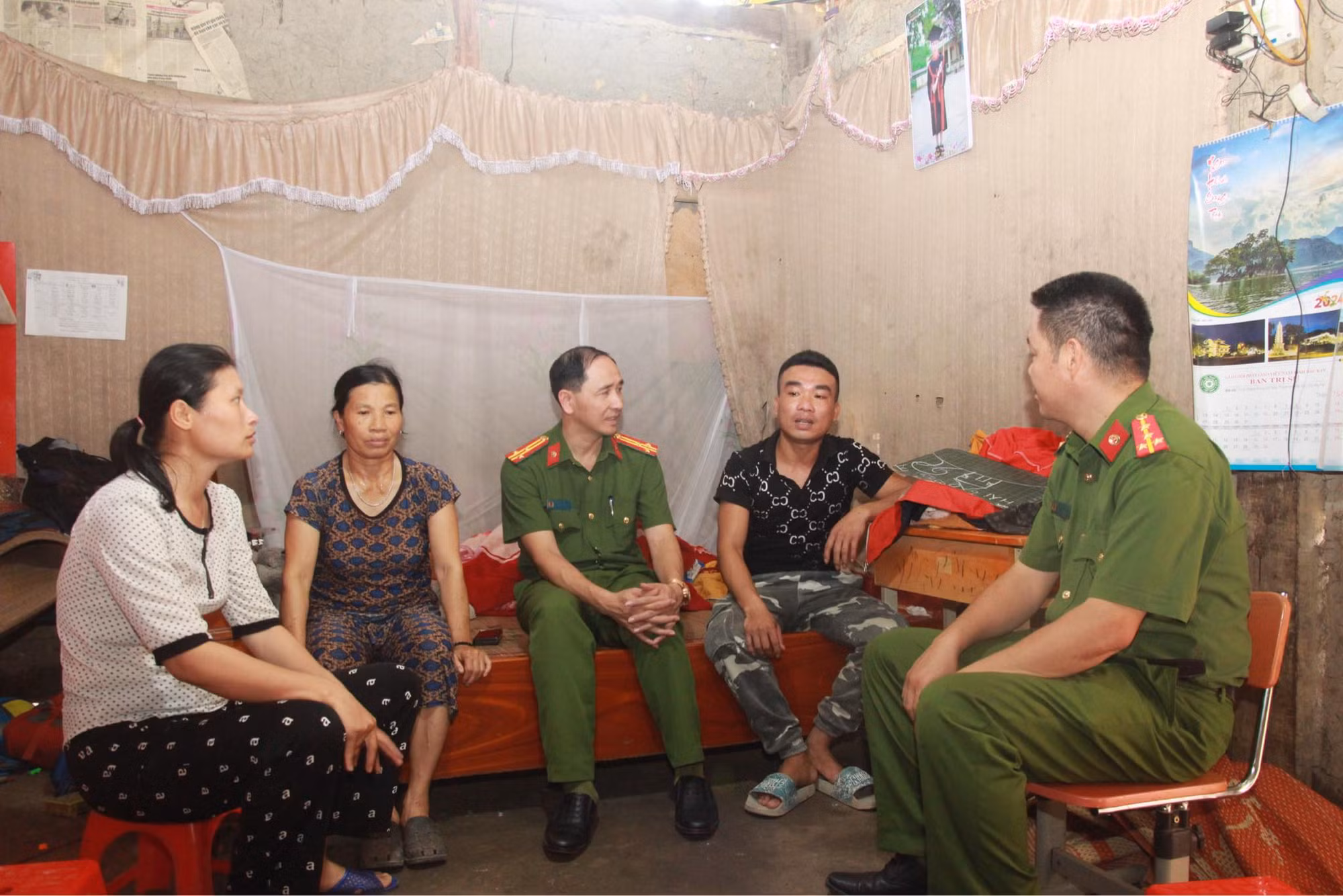 Công an tỉnh Bắc Kạn đẩy nhanh tiến độ bàn giao 500 căn nhà cho người nghèo -0