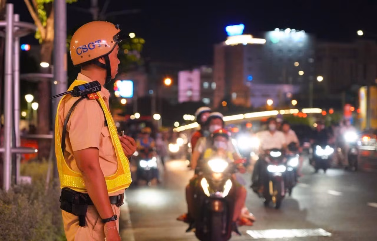 Pháo hoa rực sáng trên bầu trời TP Hồ Chí Minh trong Lễ Quốc khánh 2/9 -2