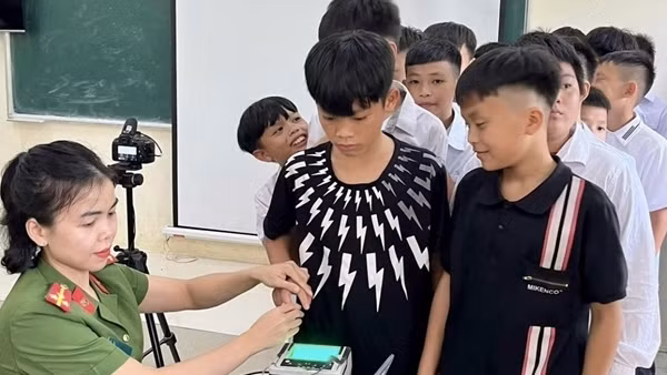 Xuyên lễ thu nhận hồ sơ cấp Căn cước cho người dân